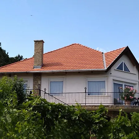 Harmónia Сasa de vacaciones Vonyarcvashegy